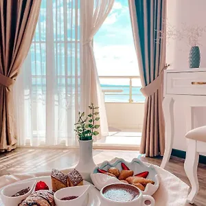 Otel Majestic, Dıraç